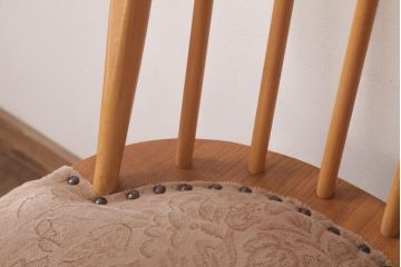 ヴィンテージ家具　イギリスビンテージ　ERCOL(アーコール)　フープバック　布張り座面のウィンザーチェア(ダイニングチェア、ワークチェア、椅子、ウインザーチェア)