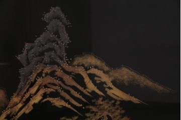 中古　伝統工芸　白峯作　漆塗り　鎗金・沈金蒔絵　山水図の衝立(パーテーション)