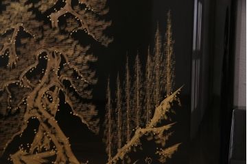 中古　伝統工芸　白峯作　漆塗り　鎗金・沈金蒔絵　山水図の衝立(パーテーション)