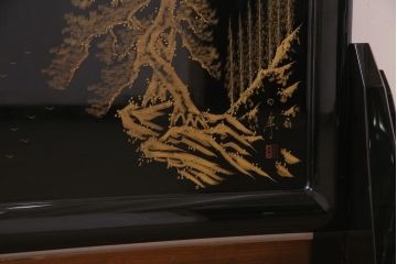 中古　伝統工芸　白峯作　漆塗り　鎗金・沈金蒔絵　山水図の衝立(パーテーション)