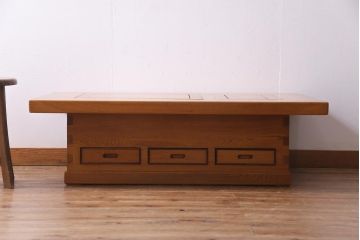 アンティーク雑貨　ビンテージ家具　総ケヤキ材　四尺　重厚かつ品のある佇まいが美しい関西長火鉢(囲炉裏)