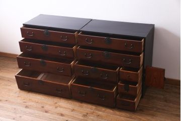 アンティーク家具　和製　前板ケヤキ材　マットなペイントがモダンな印象与える合わせ一間仙台箪笥(夫婦箪笥、衣装箪笥)