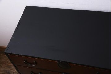 アンティーク家具　和製　前板ケヤキ材　マットなペイントがモダンな印象与える合わせ一間仙台箪笥(夫婦箪笥、衣装箪笥)