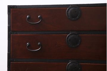 アンティーク家具　和製　前板ケヤキ材　マットなペイントがモダンな印象与える合わせ一間仙台箪笥(夫婦箪笥、衣装箪笥)