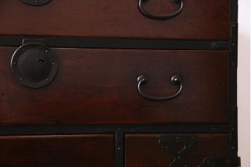 アンティーク家具　和製　前板ケヤキ材　マットなペイントがモダンな印象与える合わせ一間仙台箪笥(夫婦箪笥、衣装箪笥)
