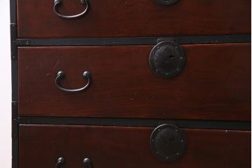 アンティーク家具　和製　前板ケヤキ材　マットなペイントがモダンな印象与える合わせ一間仙台箪笥(夫婦箪笥、衣装箪笥)
