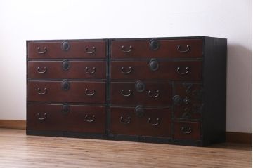 アンティーク家具　和製　前板ケヤキ材　マットなペイントがモダンな印象与える合わせ一間仙台箪笥(夫婦箪笥、衣装箪笥)