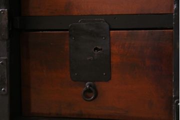 アンティーク家具　和製　前板ケヤキ材　マットなペイントがモダンな印象与える合わせ一間仙台箪笥(夫婦箪笥、衣装箪笥)