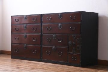 アンティーク家具　和製　前板ケヤキ材　マットなペイントがモダンな印象与える合わせ一間仙台箪笥(夫婦箪笥、衣装箪笥)
