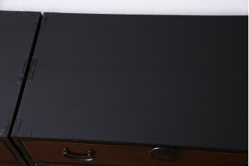 アンティーク家具　和製　前板ケヤキ材　マットなペイントがモダンな印象与える合わせ一間仙台箪笥(夫婦箪笥、衣装箪笥)