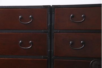 アンティーク家具　和製　前板ケヤキ材　マットなペイントがモダンな印象与える合わせ一間仙台箪笥(夫婦箪笥、衣装箪笥)