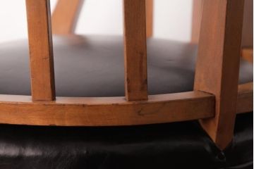 アンティーク家具　ナラ材　黒いレザーと木色のコントラストがお洒落なドクターチェア(回転椅子、アームチェア)