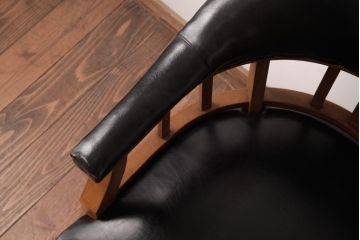 アンティーク家具　ナラ材　黒いレザーと木色のコントラストがお洒落なドクターチェア(回転椅子、アームチェア)