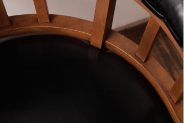 アンティーク家具　ナラ材　黒いレザーと木色のコントラストがお洒落なドクターチェア(回転椅子、アームチェア)