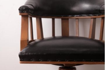 アンティーク家具　ナラ材　黒いレザーと木色のコントラストがお洒落なドクターチェア(回転椅子、アームチェア)