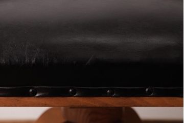 アンティーク家具　ナラ材　黒いレザーと木色のコントラストがお洒落なドクターチェア(回転椅子、アームチェア)