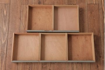 レトロ家具　ペイント家具　淡いカラーがレトロな雰囲気醸し出す小引き出し(サイドチェスト、チェスト)