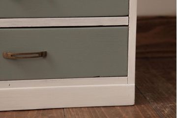 レトロ家具　ペイント家具　淡いカラーがレトロな雰囲気醸し出す小引き出し(サイドチェスト、チェスト)