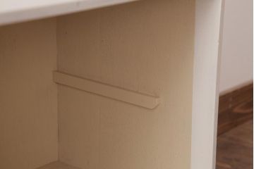 レトロ家具　モールガラス入り　小振り　アンティークペイントがお洒落な収納棚(戸棚)