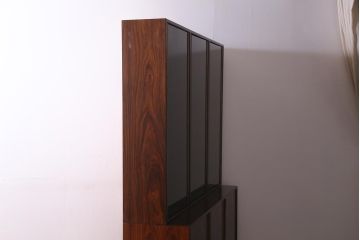ビンテージ家具　ローズウッド材　シンプルで高級感のある重ねキャビネット(食器棚、飾り棚、収納棚)