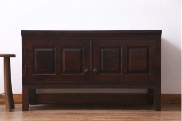 当店リメイク家具　北海道民芸家具　シックでレトロな脚付リビングボード(ローボード、テレビ台、収納棚)
