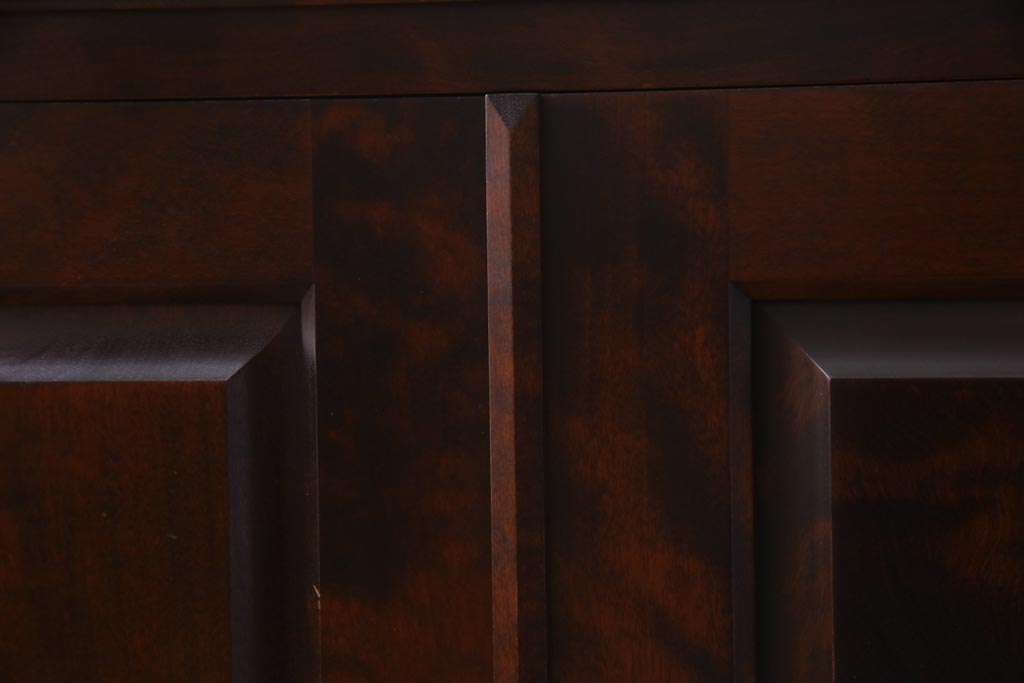 当店リメイク家具　北海道民芸家具　シックでレトロな脚付リビングボード(ローボード、テレビ台、収納棚)