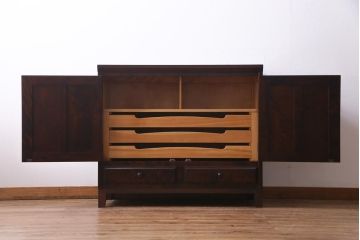 当店リメイク家具　北海道民芸家具　落ち着きのある佇まいの2WAYサイドボード(衣装箪笥、収納棚)