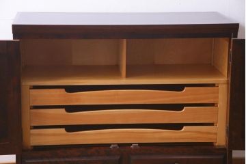 当店リメイク家具　北海道民芸家具　落ち着きのある佇まいの2WAYサイドボード(衣装箪笥、収納棚)