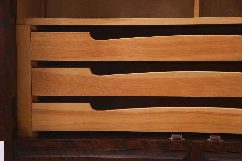 当店リメイク家具　北海道民芸家具　落ち着きのある佇まいの2WAYサイドボード(衣装箪笥、収納棚)