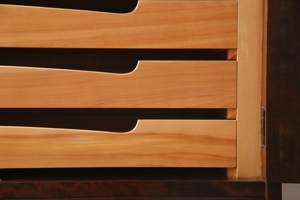 当店リメイク家具　北海道民芸家具　落ち着きのある佇まいの2WAYサイドボード(衣装箪笥、収納棚)