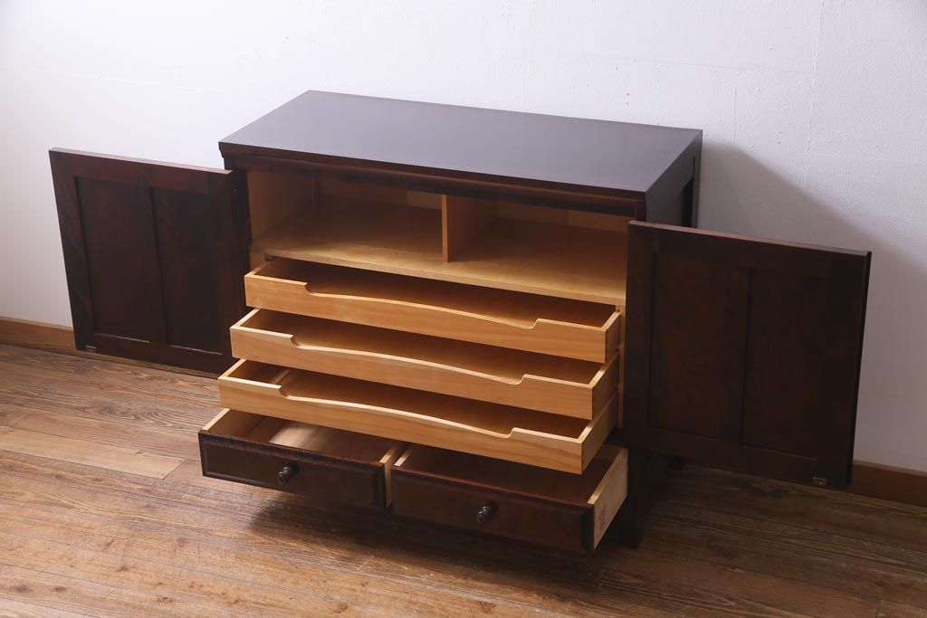 当店リメイク家具　北海道民芸家具　落ち着きのある佇まいの2WAYサイドボード(衣装箪笥、収納棚)