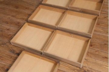 ビンテージ家具　神戸洋家具　緻密な彫刻が目を引くサイドチェスト(ドロワー、引き出し)