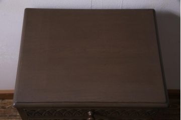 ビンテージ家具　神戸洋家具　緻密な彫刻が目を引くサイドチェスト(ドロワー、引き出し)