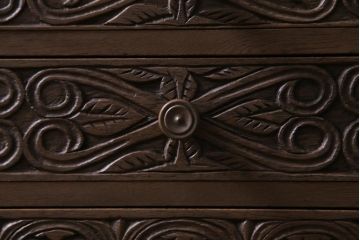 ビンテージ家具　神戸洋家具　緻密な彫刻が目を引くサイドチェスト(ドロワー、引き出し)