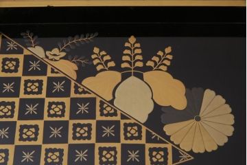 アンティーク雑貨　黒漆　桐文　金蒔絵　木製盆(漆器)
