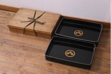 アンティーク雑貨　明治大正期　家紋入　黒塗　木製盆2枚(漆器)