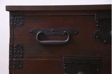 アンティーク家具　リメイク　ヒノキ材　かくし付き　無骨な雰囲気の金具がカッコイイ時代箪笥チェスト(リビングボード、テレビ台)