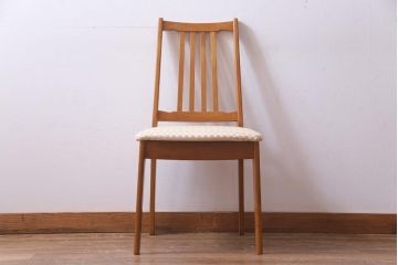 北欧家具　ビンテージ家具　チーク材　木のぬくもりと品のある佇まいが魅力的なダイニングチェア(椅子)