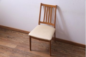 北欧家具　ビンテージ家具　チーク材　木のぬくもりと品のある佇まいが魅力的なダイニングチェア(椅子)