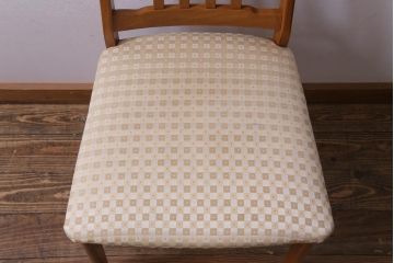 北欧家具　ビンテージ家具　チーク材　木のぬくもりと品のある佇まいが魅力的なダイニングチェア(椅子)
