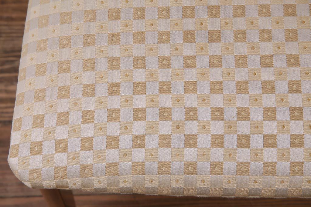 北欧家具　ビンテージ家具　チーク材　木のぬくもりと品のある佇まいが魅力的なダイニングチェア(椅子)