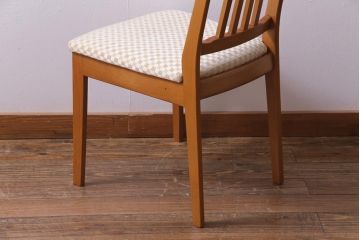 北欧家具　ビンテージ家具　チーク材　木のぬくもりと品のある佇まいが魅力的なダイニングチェア(椅子)