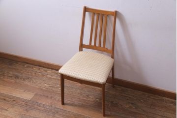 北欧家具 ビンテージ家具　チーク材　木のぬくもりと品のある佇まいが魅力的なダイニングチェア(椅子)(1)