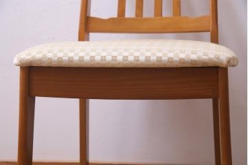 北欧家具 ビンテージ家具　チーク材　木のぬくもりと品のある佇まいが魅力的なダイニングチェア(椅子)(1)