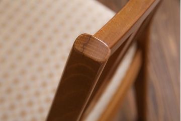 北欧家具  ビンテージ家具　チーク材　木のぬくもりと品のある佇まいが魅力的なダイニングチェア(椅子)(2)