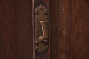 和製アンティーク　明治期　前面ケヤキ材・サクラ材　古い木の温もりを感じる重ね水屋箪笥・重ね(収納棚、戸棚、ローボード)(R-036279)
