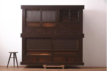 アンティーク家具　明治期　丸桟　銅金具　上手物の近江水屋箪笥(収納棚、重ね箪笥)(R-036285)