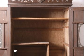 レトロ家具　昭和中期　カバ材　戸棚(収納棚、キャビネット、サイドボード、店舗什器)(R-036286)