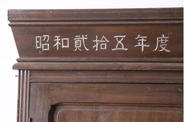 レトロ家具　昭和中期　カバ材　戸棚(収納棚、キャビネット、サイドボード、店舗什器)(R-036286)
