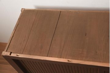 アンティーク家具　縦桟引き戸の近江水屋箪笥キャビネット(収納棚、戸棚)(R-036288)